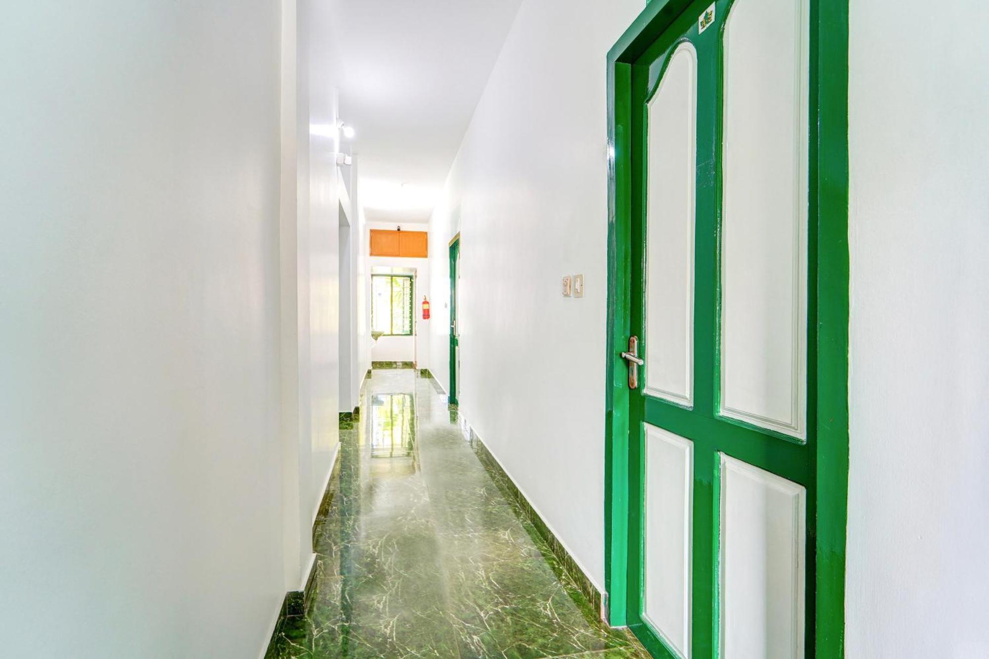 Super Hotel O Vennala Near Palarivattom Kochi Exterior photo